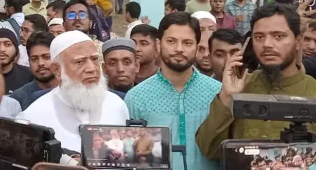 জামায়াত আমিরের বইমেলা পরিদর্শন