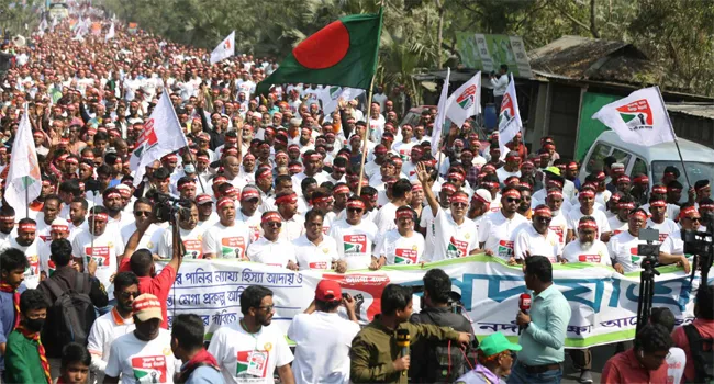 তিস্তার পানির ন্যায্য হিস্যা ও প্রকল্প বাস্তবায়নের দাবিতে পদযাত্রা চলছে