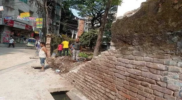 দেয়াল চাপায় শিশুর মৃত্যু, ক্ষতিপূরণ চেয়ে আইনি নোটিশ