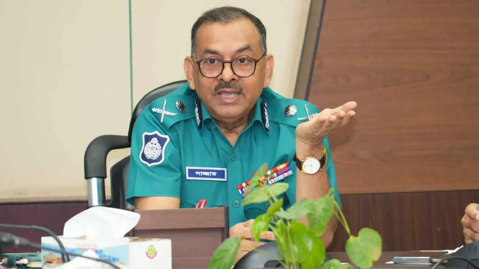 পুলিশি তৎপরতায় ছিনতাই-চাঁদাবাজি অনেকাংশে কমেছে: ডিএমপি কমিশনার