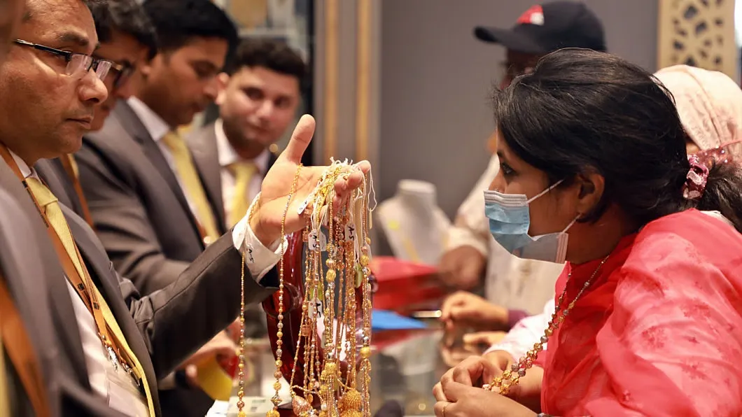 Gold hits record Tk 106,376 a bhori