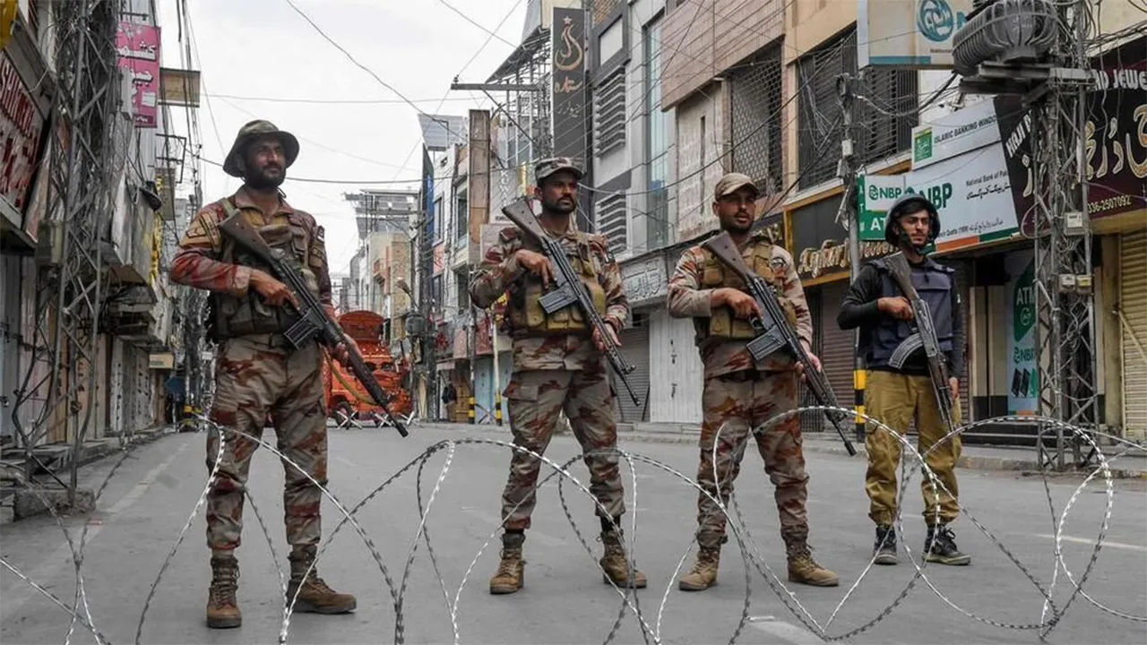 পাকিস্তানে সেনা অভিযানে ৩০ জঙ্গি নিহত