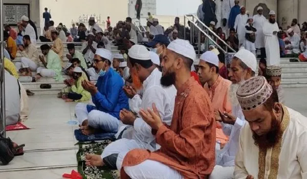 বঙ্গবাজারে ক্ষতিগ্রস্তদের জন্য বায়তুল মোকাররমে দোয়া