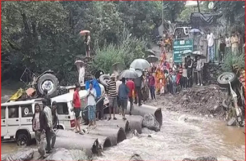 ভারতের হিমাচলে আটকা পড়েছে ১০ হাজার পর্যটক