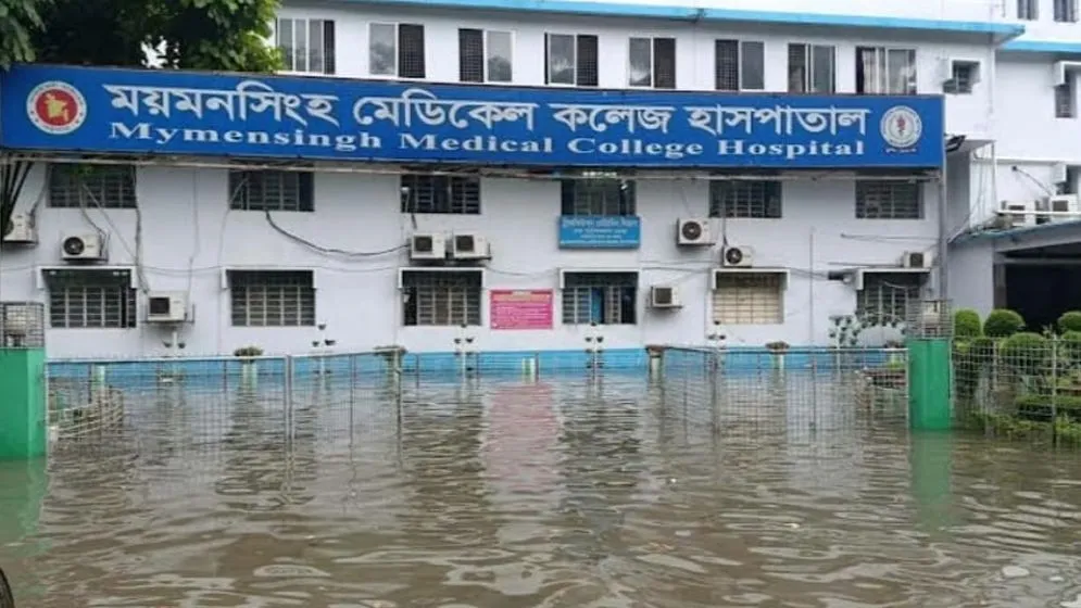 সাড়ে আট ঘণ্টার বৃষ্টিতে ময়মনসিংহে তীব্র জলাবদ্ধতা, দুর্ভোগে নগরবাসী
