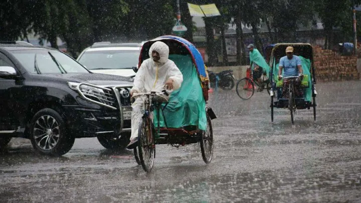 দেশের বিভিন্ন অঞ্চলসহ ঢাকা  বৃষ্টি