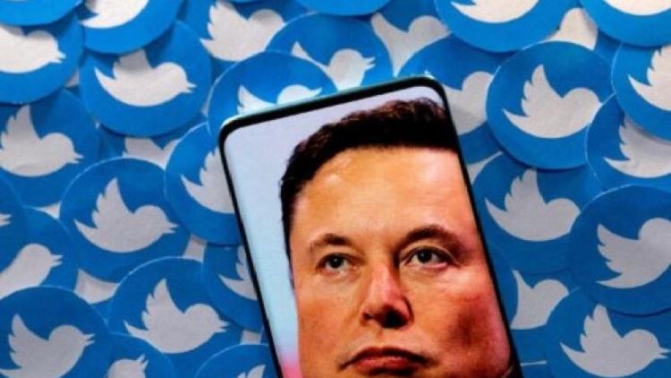 Judge in Twitter v Musk orders deal to close in rare ruling