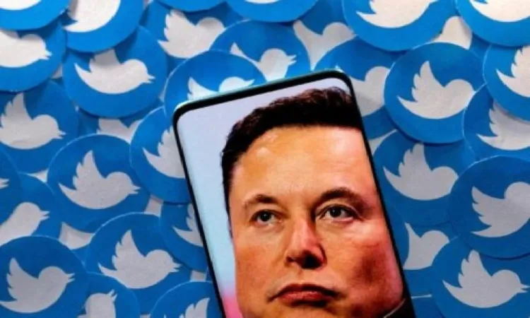 Judge in Twitter v Musk orders deal to close in rare ruling