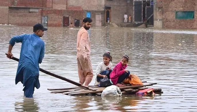 পাকিস্তানে বন্যায় মৃতের সংখ্যা বেড়ে ৮৩০, জরুরি সহায়তা আহ্বান