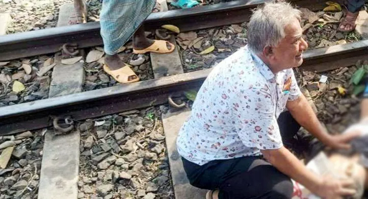 ট্রেনে উঠতে গিয়ে বাবার সামনে প্রাণ গেলো বিশ্ববিদ্যালয়ছাত্রের