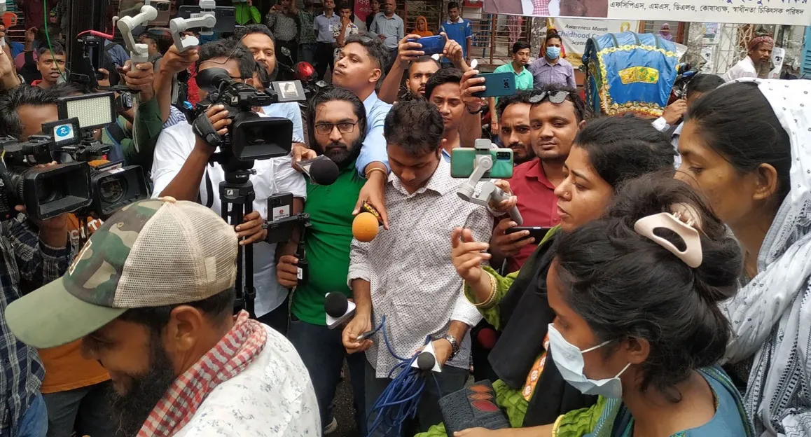 ‘অনশন’ ঘোষণা থেকে সরে এলো ইডেন ছাত্রলীগের বহিষ্কৃতরা