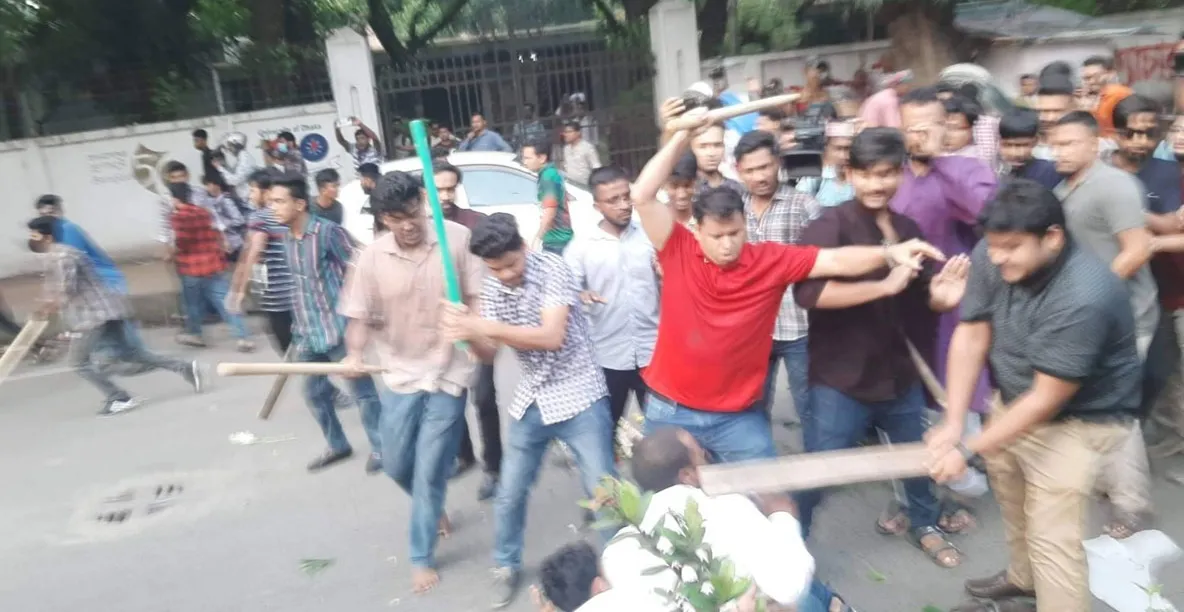 ঢাবিতে ছাত্রলীগের হামলায় ছাত্রদলের ১০ নেতাকর্মী আহত