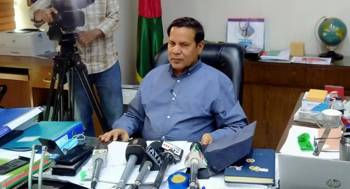 দেখেন আমরা কী করি, জাস্ট ওয়েট : ইসি হাবিব