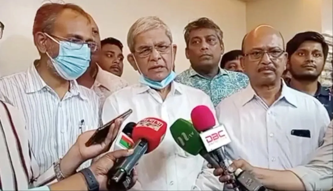 আহত ছাত্রদল নেতাদের দেখতে হাসপাতালে মির্জা ফখরুল