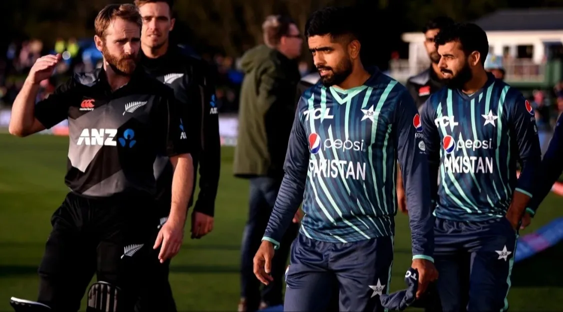 কিউইদের হারিয়ে শীর্ষে পাকিস্তান