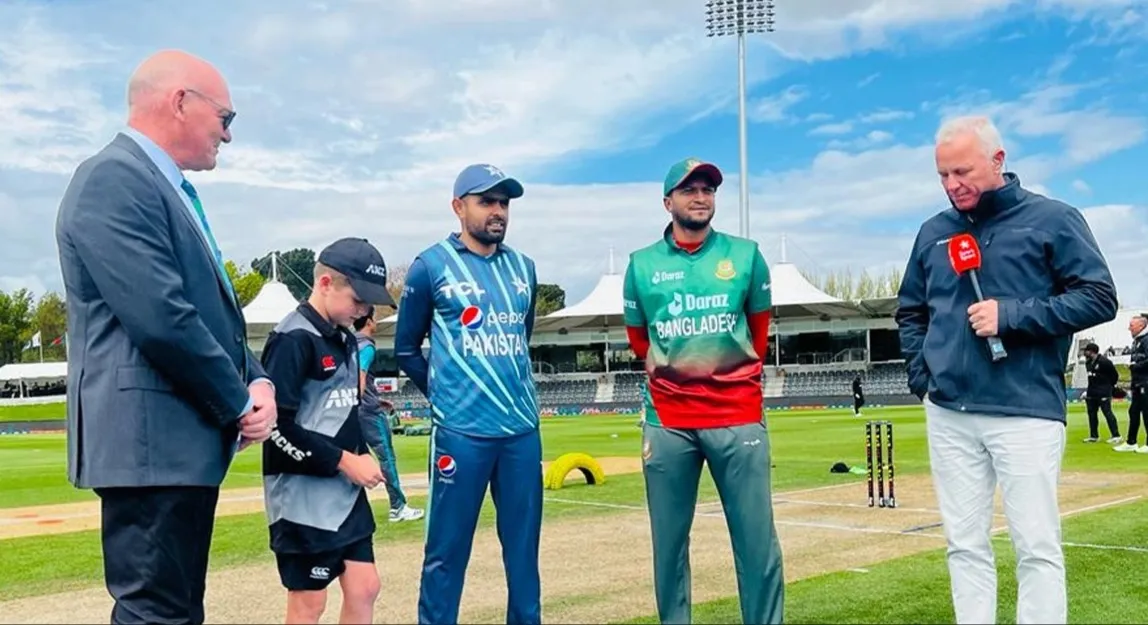 পাকিস্তানের বিপক্ষে টস জিতে ব্যাটিংয়ে বাংলাদেশ