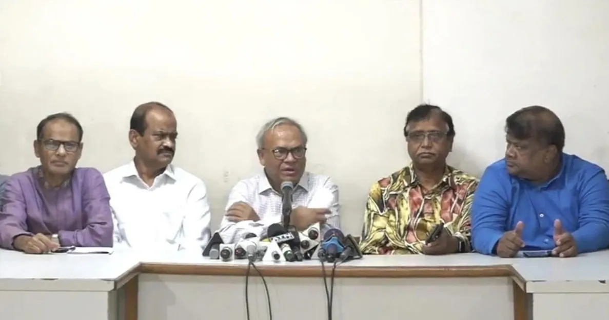 বিএনপি মানুষ জড়ো করার প্রতিযোগিতায় লিপ্ত নয় : রিজভী
