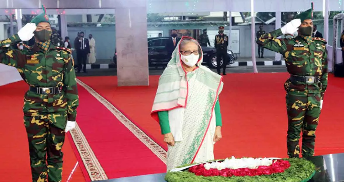 বঙ্গবন্ধুর প্রতিকৃতিতে প্রধানমন্ত্রীর শ্রদ্ধা