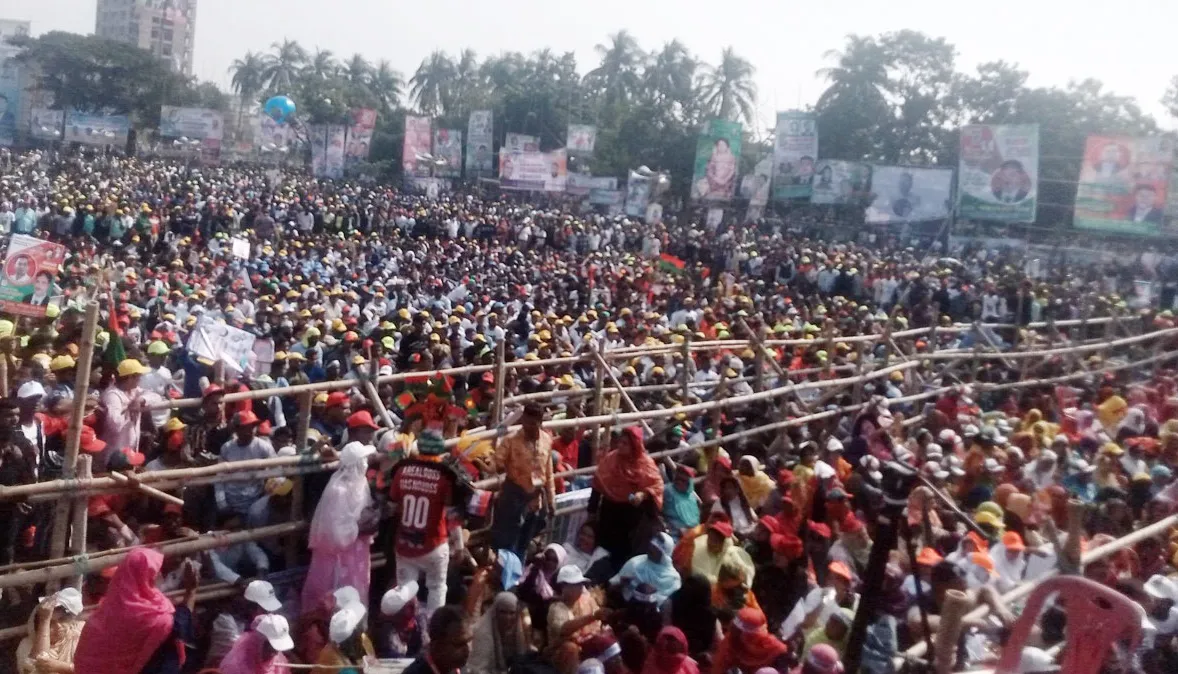রাজশাহীর ঐতিহাসিক মাদরাসা মাঠ যেন জনসমুদ্র