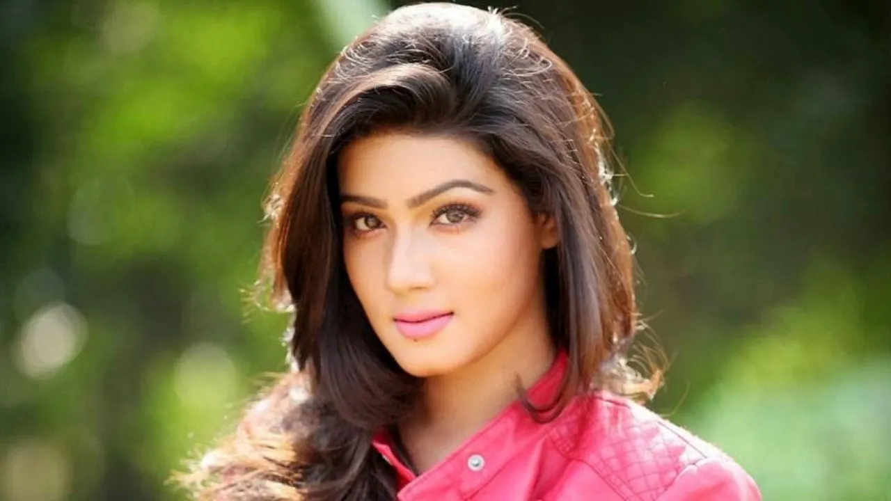 চাঁপাইনবাবগঞ্জ-২ : আ’লীগের মনোনয়ন ফরম কিনছেন মাহি