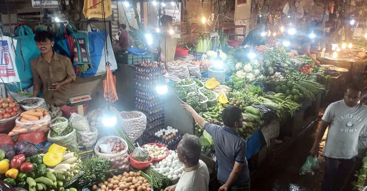 চড়া দামে আটকা বেশিরভাগ নিত্যপণ্য