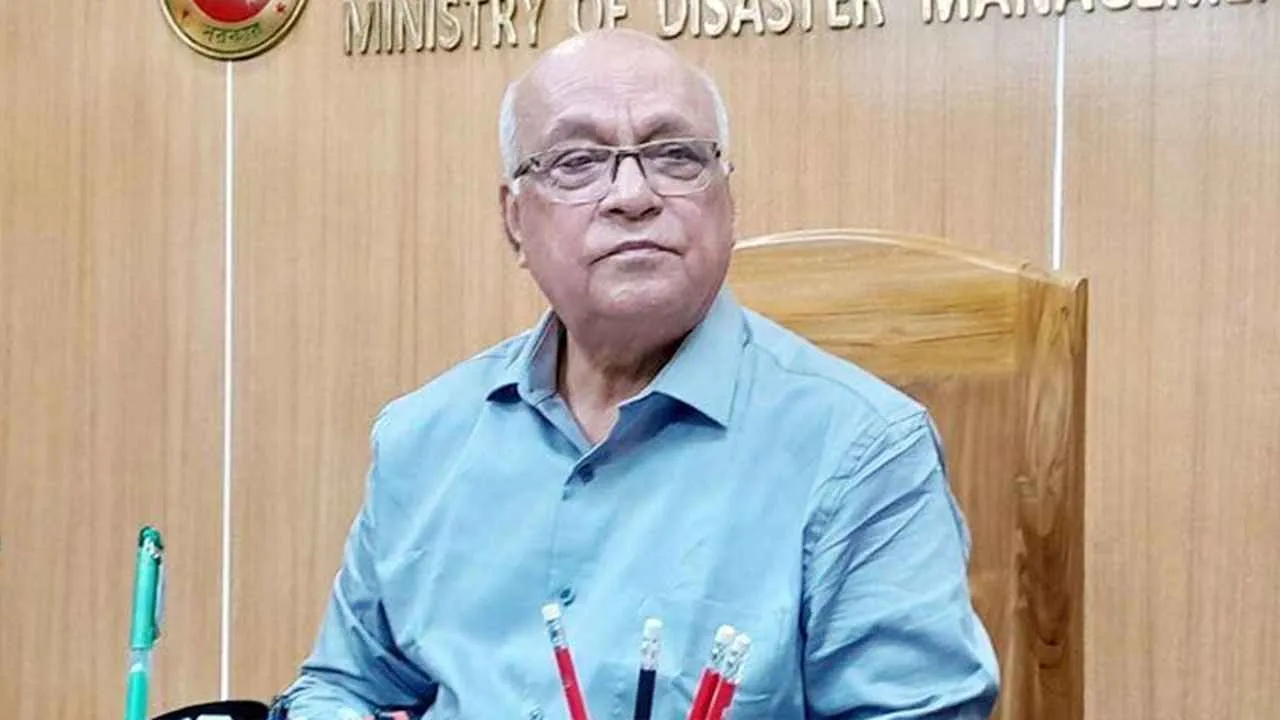 বজ্রনিরোধক দণ্ড কেনা থেকে সরে এসেছে সরকার: দুর্যোগ উপদেষ্টা