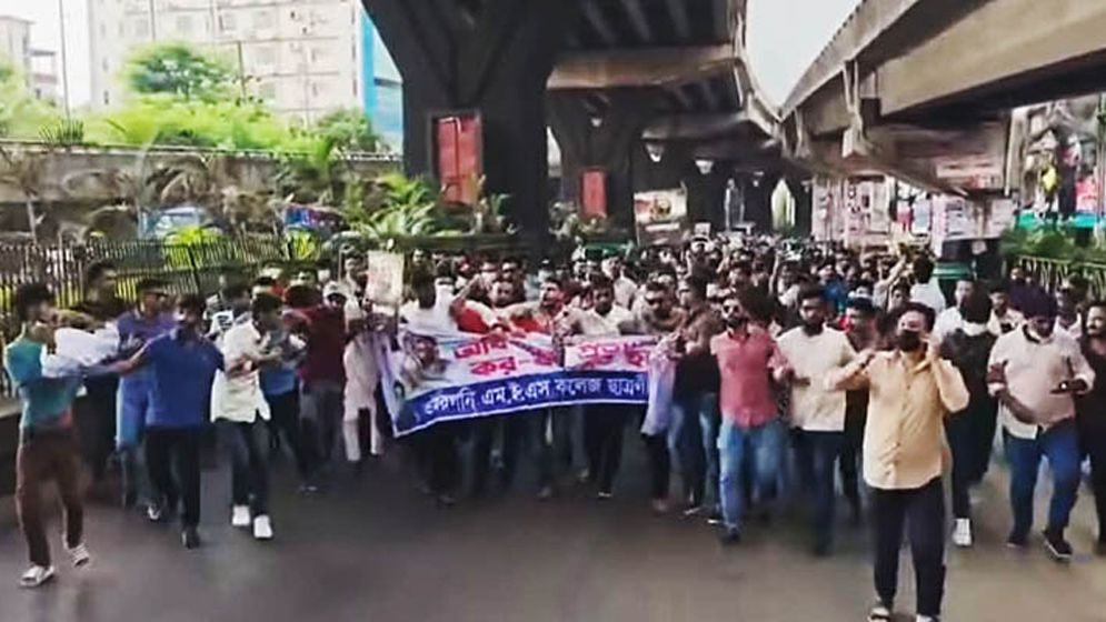 20_____70-arrested-in-Chittagong-for-participating-in-banned-Chhatra-League-procession-6a1eed7fb4087