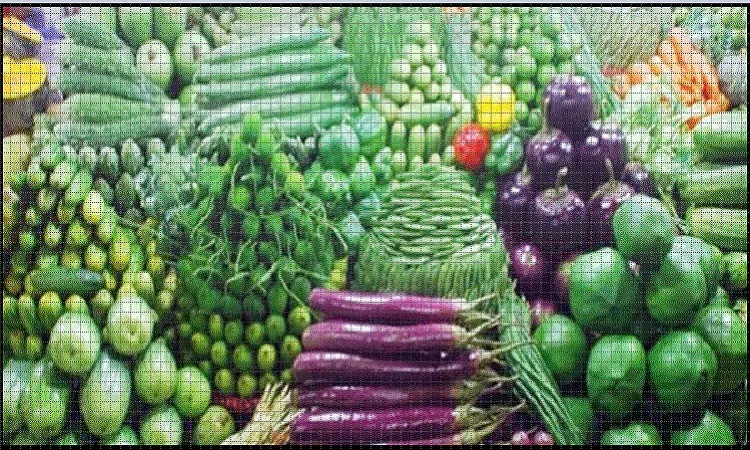 বাজারে আছে সবজি, তবে দাম বাড়ার কারণ অজানা