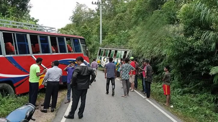 কালিয়াকৈরে দুই বাসের মুখোমুখি সংঘর্ষে আহত ৬