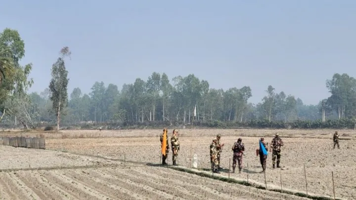 সীমান্তে বিএসএফের পাকা রাস্তা নির্মাণে বিজিবির বাধা