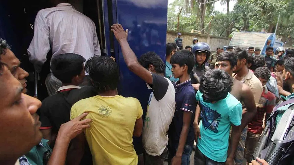 রাজধানীতে ডিএমপির মাদকবিরোধী অভিযানে গ্রেফতার ৭৫