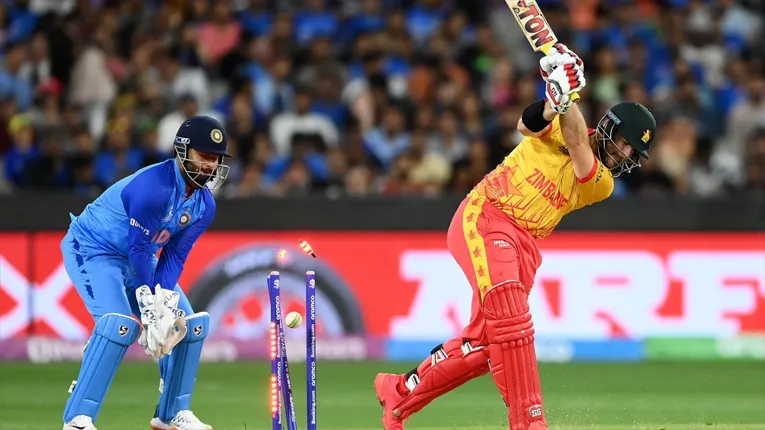 জিম্বাবুয়েকে উড়িয়ে গ্রুপে চ্যাম্পিয়ন ভারত