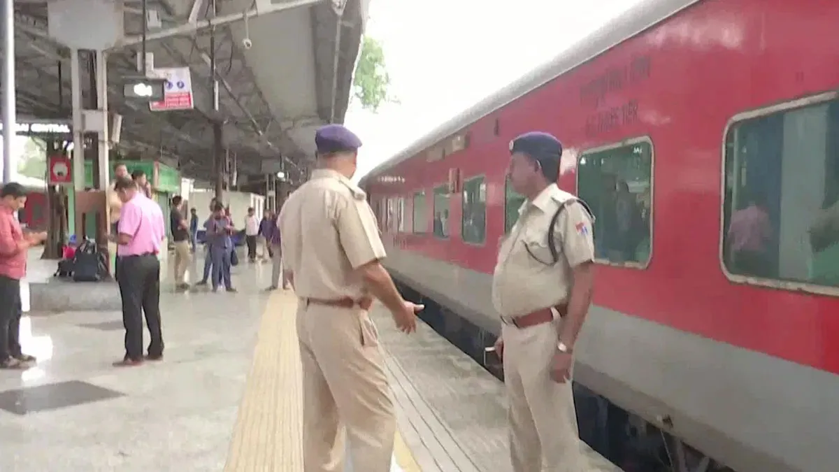 ভারতে ট্রেনে গুলি: এএসআইসহ নিহত ৪