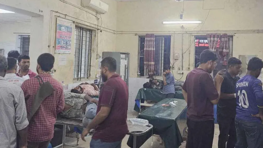 ফেনীতে কাভার্ডভ্যান চাপায় প্রাণ গেল ২ জনের