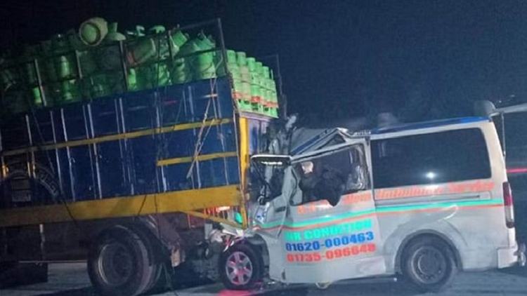 6 killed as ambulance hits truck in Shariatpur