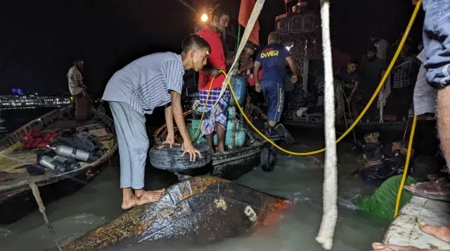 বুড়িগঙ্গায় ওয়াটার বাসডুবি: ৩ জনের লাশ উদ্ধার