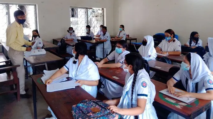 ইংরেজি মাধ্যম-ভার্সনে বঙ্গবন্ধুকে নিয়ে শপথবাক্য পাঠের নির্দেশ