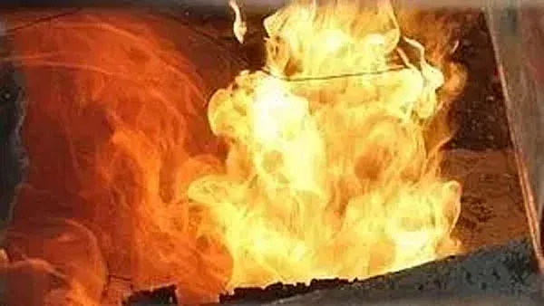 গাজীপুরে ঝুট গুদামে আগুন