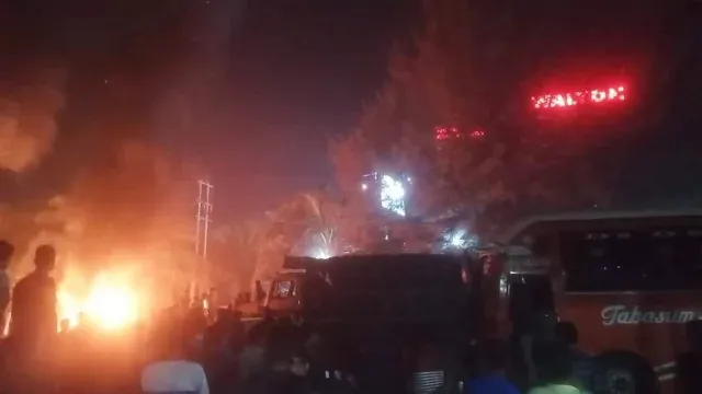 কালিয়াকৈরে তিন শ্রমিকের মৃত্যু, মহাসড়ক অবরোধ