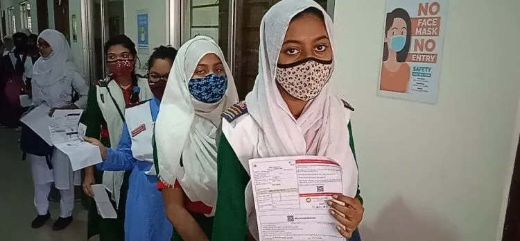 টিকা না নিলে স্কুলে যেতে পারবে না শিক্ষার্থীরা