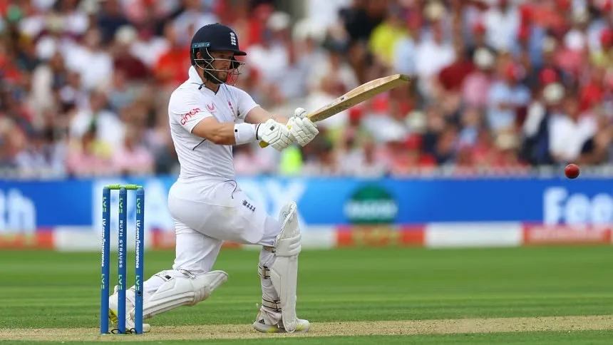Duckett leads England fightback on crazy day at Lord's