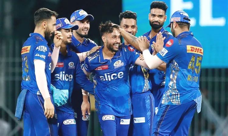লখনৌকে বিদায় করে কোয়ালিফায়ারে মুম্বাই