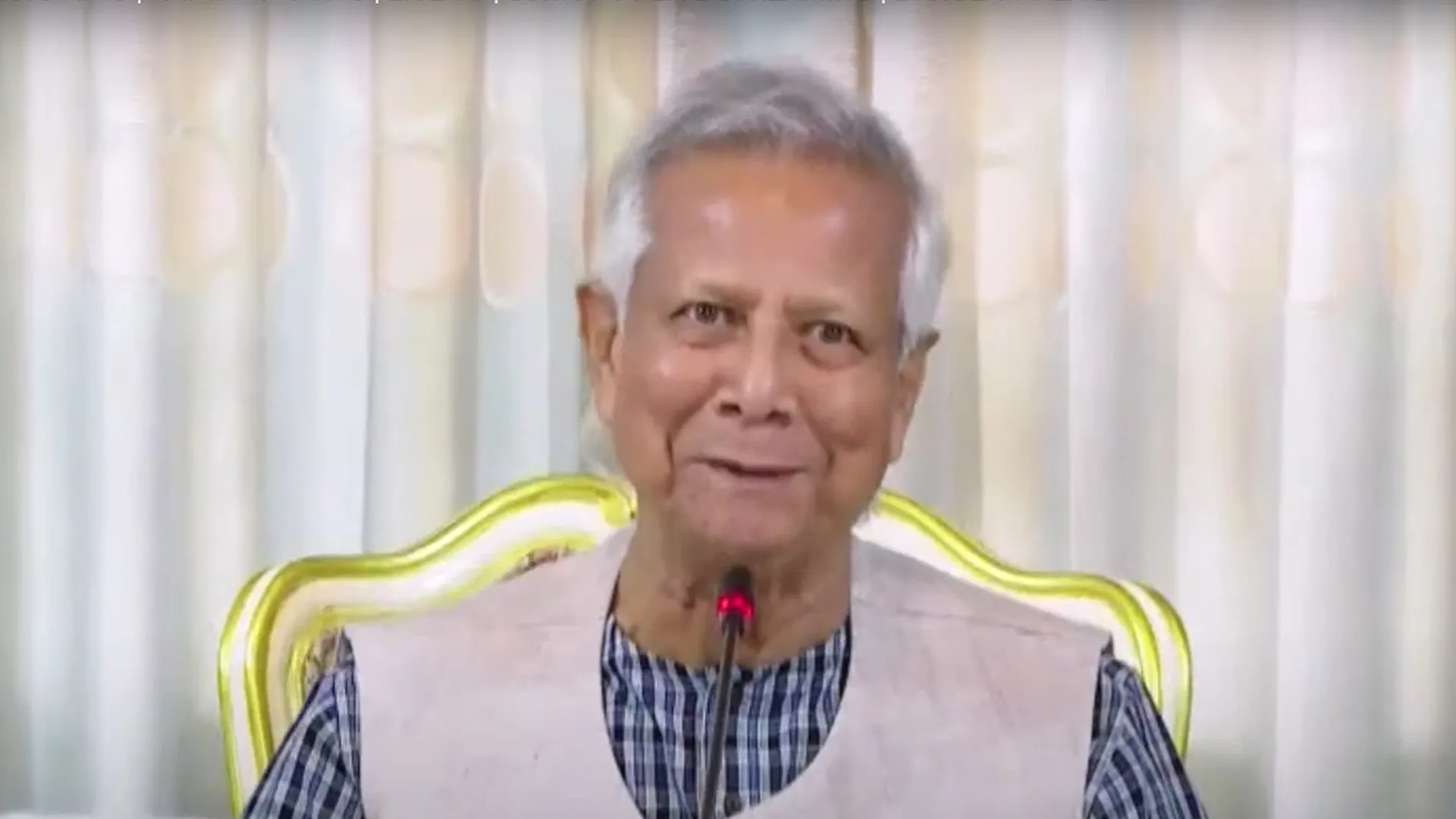ঢাকার উদ্দেশে বেইজিং ছাড়লেন প্রধান উপদেষ্টা