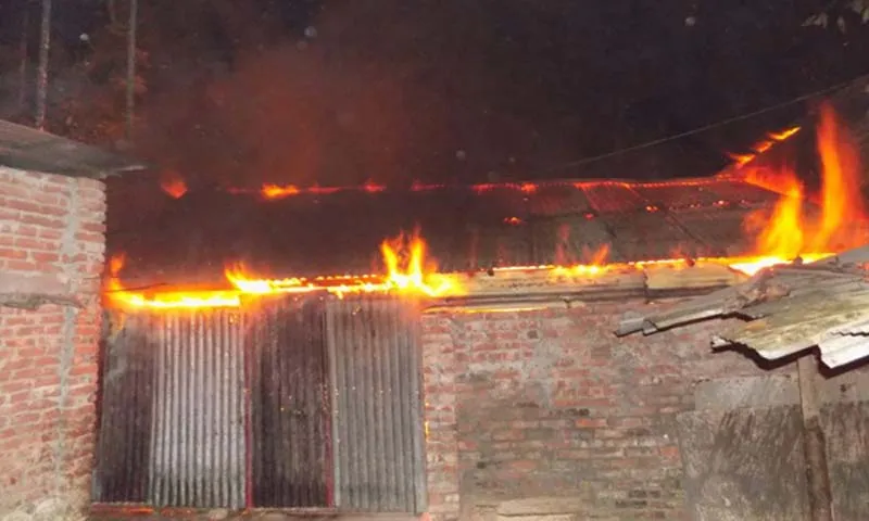 মা ও ভাইকে ঘরে আটকে আগুন দিল ছেলে
