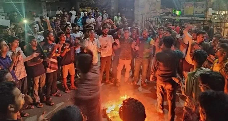 প্রশাসনের আশ্বাসে চবিতে শিক্ষার্থীদের বিক্ষোভ প্রত্যাহার