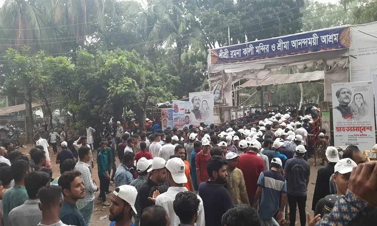 ছাত্রলীগের সমাবেশে বৃষ্টির হানা