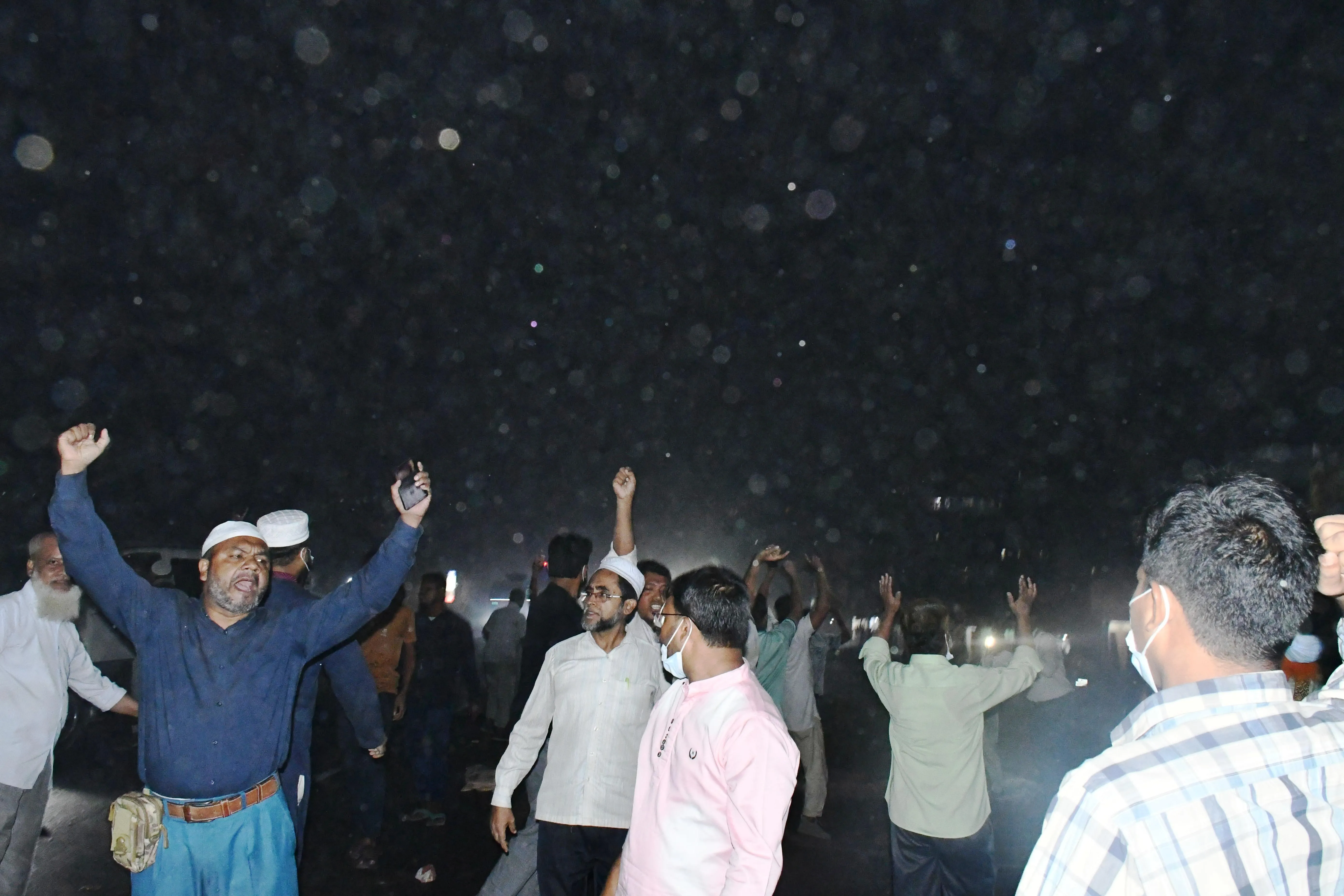 রাজধানীর যাত্রাবাড়ী-চিটাগং মহাসড়ক অবরোধ করল মহানগরী দক্ষিণ জামায়াত
