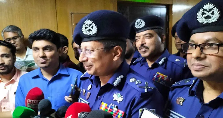 ‘ওয়েট অ্যান্ড সি’, প্রথম আলোর সম্পাদককে গ্রেফতারের ইস্যুতে আইজিপি