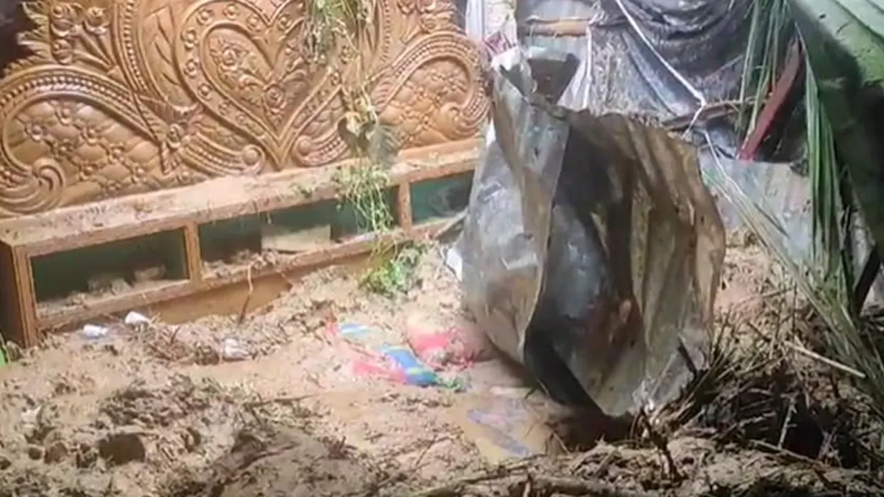 কক্সবাজারে পাহাড়ধসে স্বামী-স্ত্রীর মৃত্যু