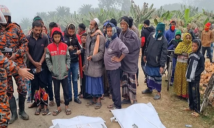 ঝিনাইদহে সড়ক দুর্ঘটনায় নিহত ৩,আহত ৫